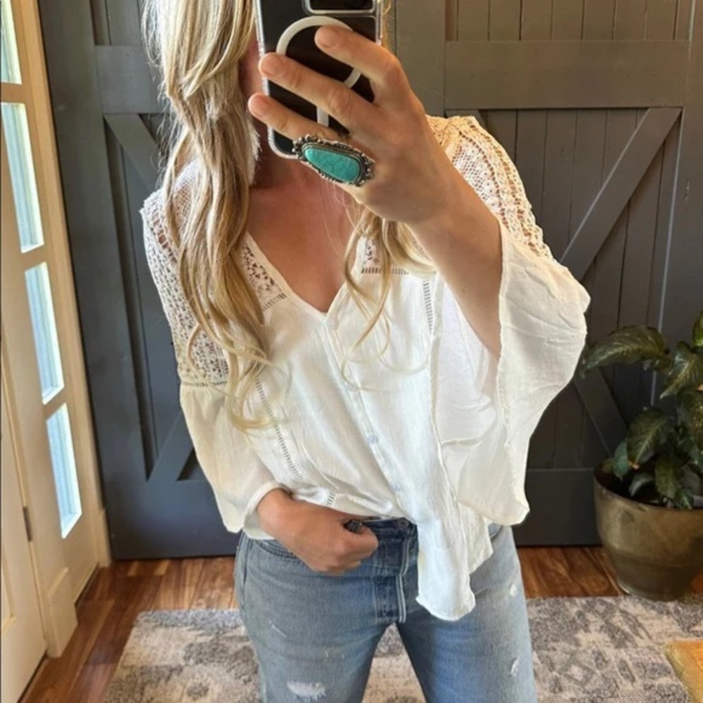 LOVESTITCH WHITE BOHO CROCHET DETAIL FRONT BOTTOM BLOUSE SIZE SMALL